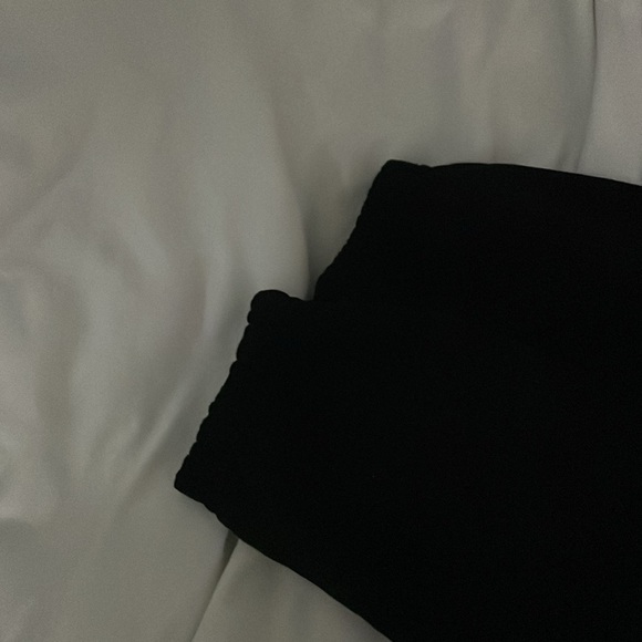 black pretty little thing sweatpants - Picture 3 of 3